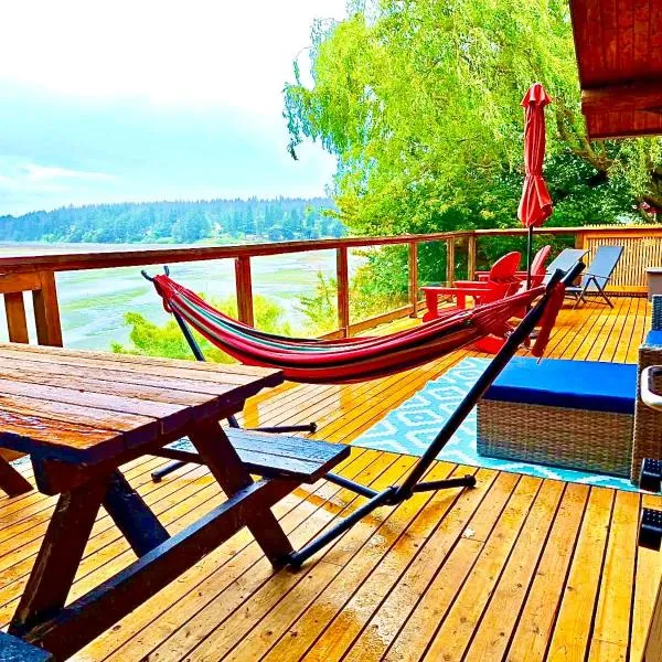 The Beach House Texada - Gillies Bay Favourite Cabin, hotel in Gillies Bay