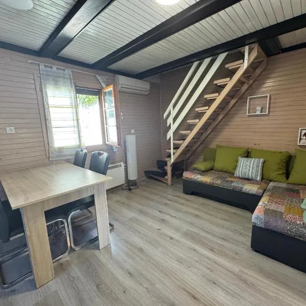 Rustic Cabin Catez Ganzes Holzhaus an Sloweniens größter Therme, hotel di Brežice