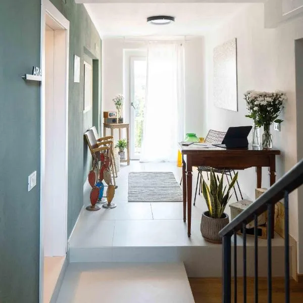 La Croce Apartments, Hotel in Castelnovo neʼ Monti