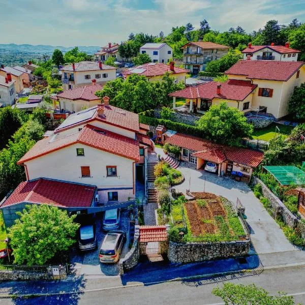 Hisa idej, hotel Sežanában