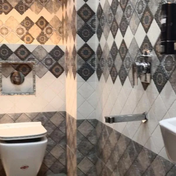 M-Hotel Aman Residency Ops- Quest Mall Near park circus Seven point crossing, hotel in Kolkata