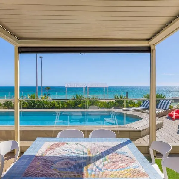 Glenelg Beach House With Private Beachfront Pool, hotell i Glenelg