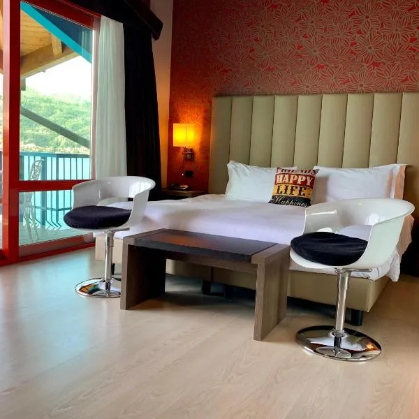 Hotel L'Approdo, מלון בפטנאסקו