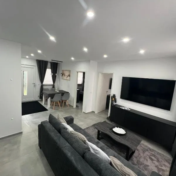 Schöne 3-Zimmer-Wohnung mit Klima am Stadtrand von Berlin, hotel en Blankenfelde