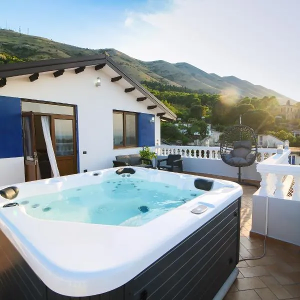 The Blue House, hotel v destinaci Shirokë