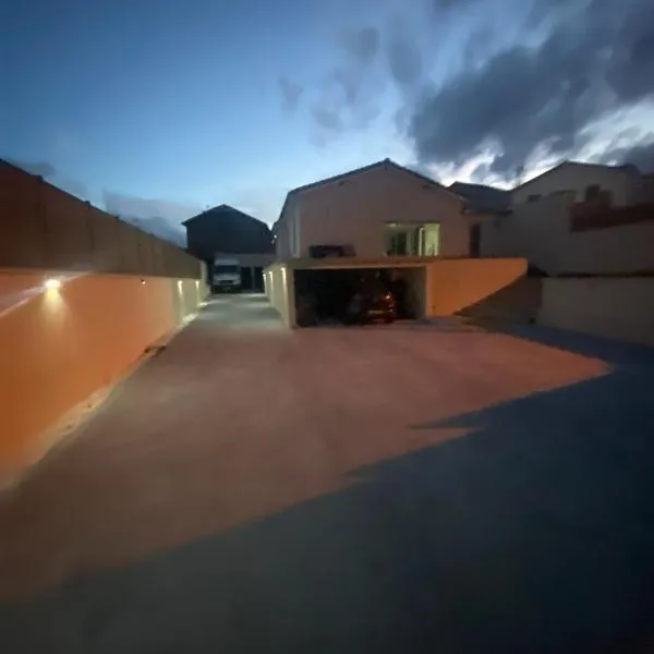 Le patio naturel, hotel in Saint-Étienne