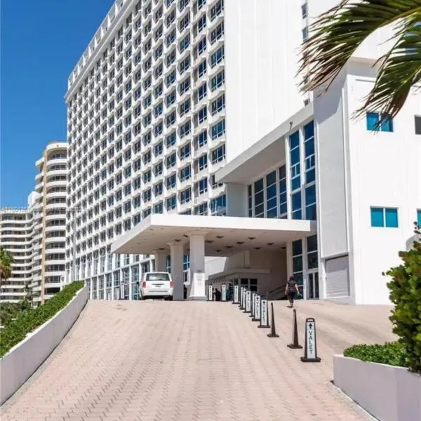 UNIT #908 Castle Beach Club Condominium, hotel in Miami Beach