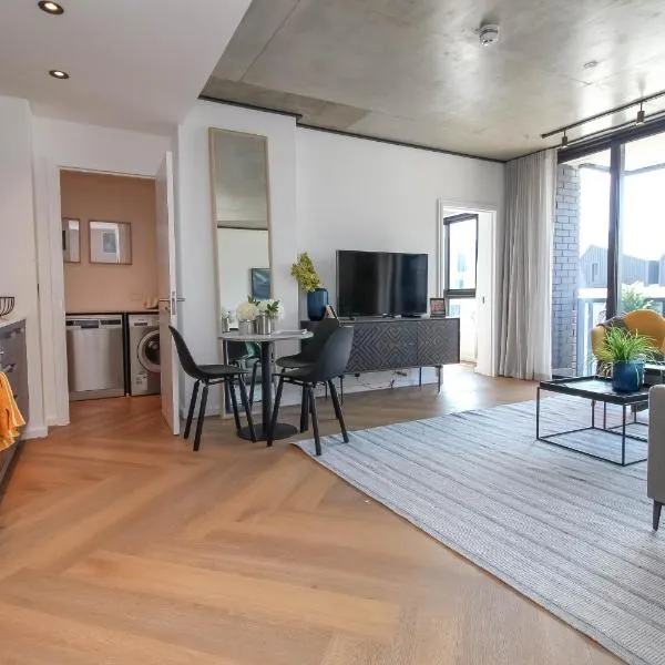 The Bridgewater Collection 409-Luxury 2 bed Modern Apartment at Century City, hotel in Cape Town