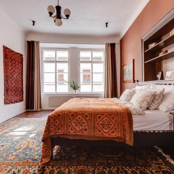 Old Town Magical Stay Comfy 2BDR Historic House, Praga