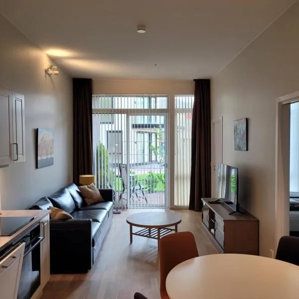New apartment 5min to airport at Kokstad train station, hotel in Bergen