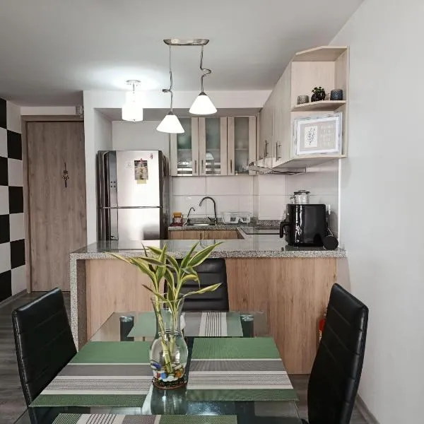 Departamento ideal para trabajo o turismo, cerca de Embajada A, Solca y Estadio O, hotel in Quito