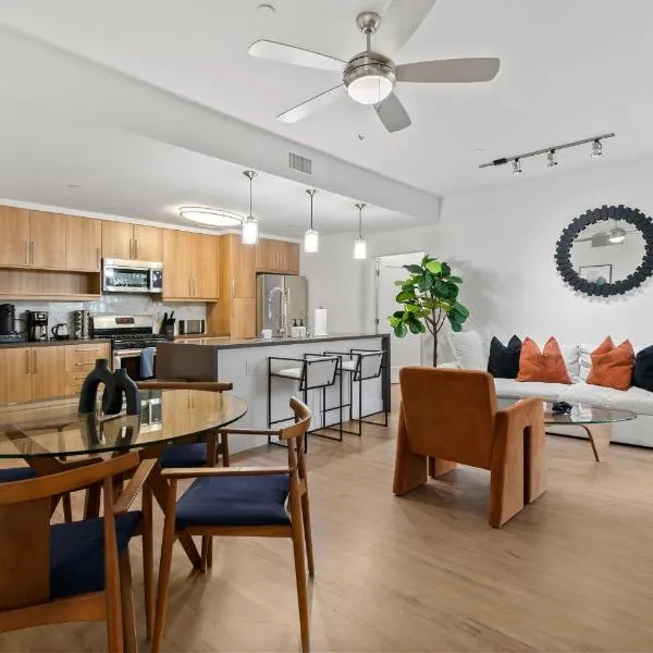 Amethyst Horizon - Stylish peaceful 2BR w zen Garden View Pool Gym, hotel in Los Angeles
