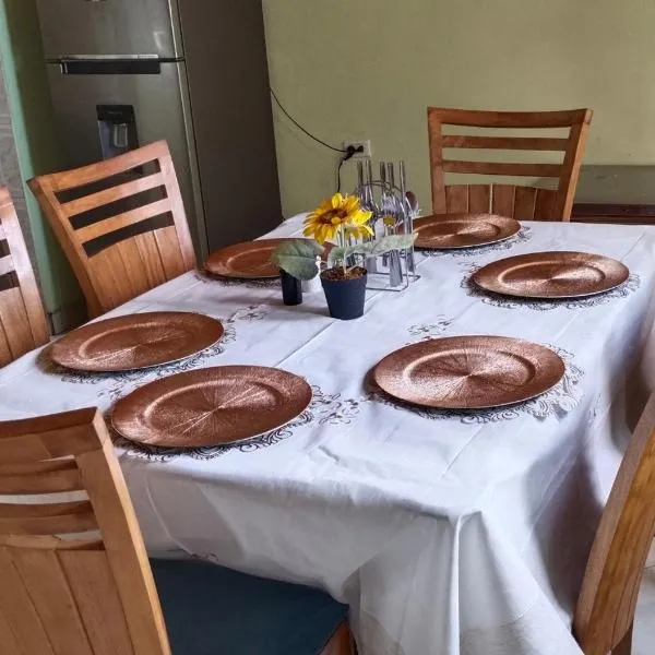 CASA EN EL BARRIO CÁNDIDO CERCA AL CC ÚNICO y AL AEROPUERTO, ξενοδοχείο σε Neiva