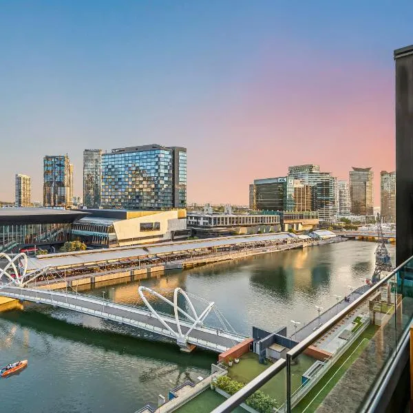 Flinders Wharf - River Views & Free Parking, hotel en Melbourne