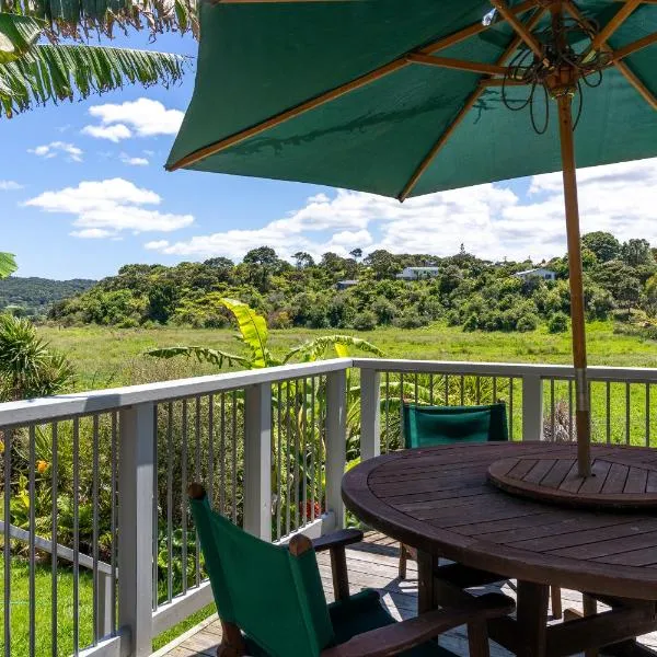 Pineapple Palace Studio, hotel in Raglan