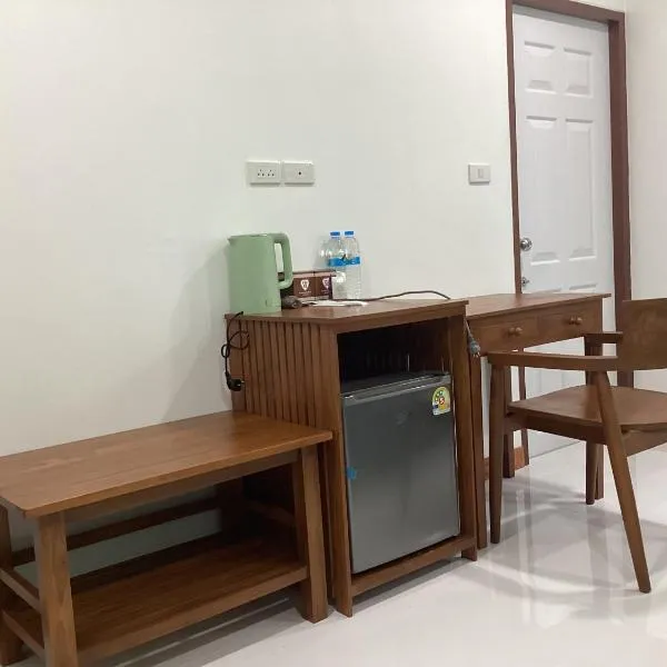 Naris Riverside, hotel em Ban Wat Tha Maprang