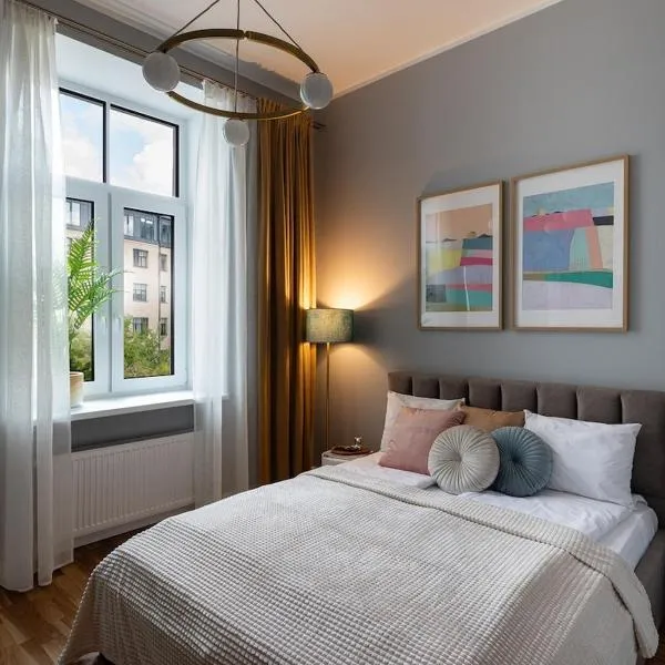 Stylish Studio Gateway I Queen Bed & Relaxing，里加的飯店