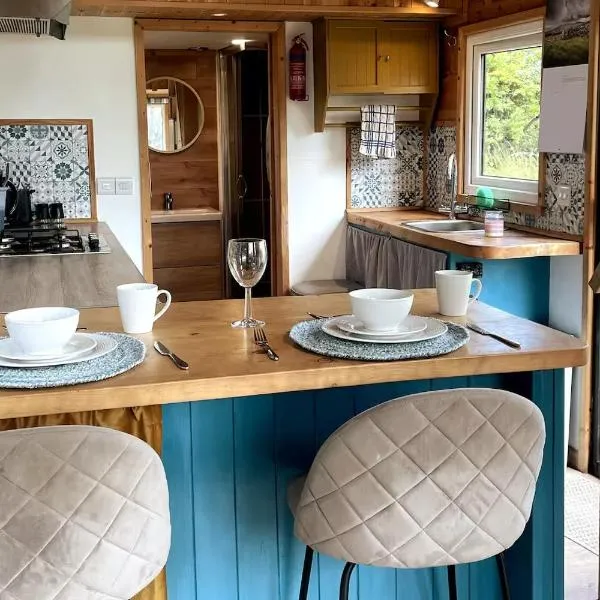 Tiny Home - Huge Views - Coastal - Surf, hotel in Sligo