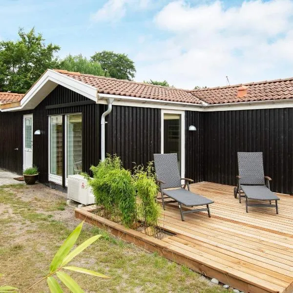 6 person holiday home in Væggerløse, hotel in Marielyst