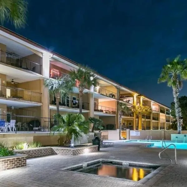 Unique 3BR, 1 of 5 Condos w/Huge Poolside Patio, Steps to Beach & Pier, Gated, hotel v destinaci Tybee Island
