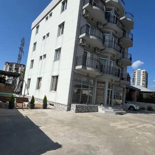 SkyHouse Batumi, hotel in Batumi