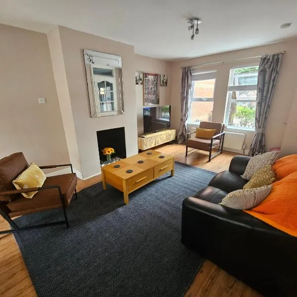 Stylish home in trendy area close to city centre, with parking, hôtel à Belfast