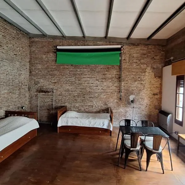 Loft amplio y luminoso con cochera, Hotel in Rosario