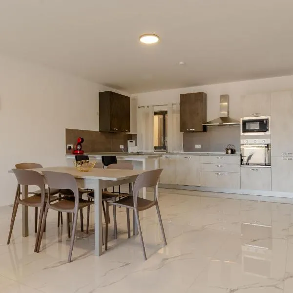 Luqa 3 bedroom penthouse T, hotel v destinaci Luqa
