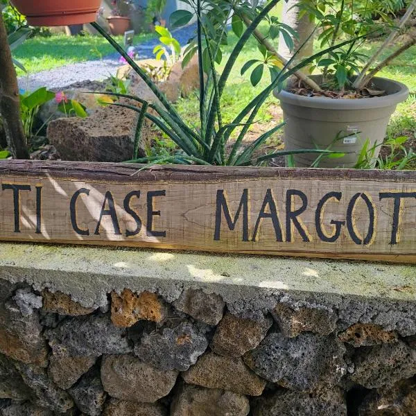 Ti case Margot - Maison avec piscine à Manapany, hotel a Saint-Joseph