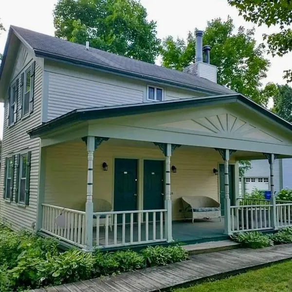 Historic Devoe House-Walk to Downtown Arts and Restaurants, hotel in Wausau