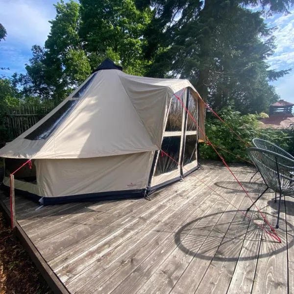 Hvězdný glamping, hotel in Manětín