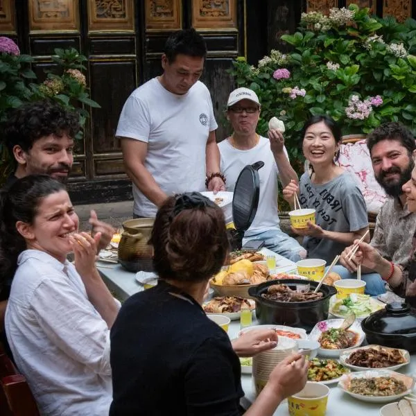Yiyuan Snow Mountain View Naxi Style Inn- Lijiang Old Town Mufu branch, hotel in Lijiang