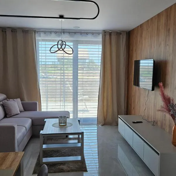 Moderný apartmán v Bobrov s veľkou terasou 1, Hotel in Bobrov