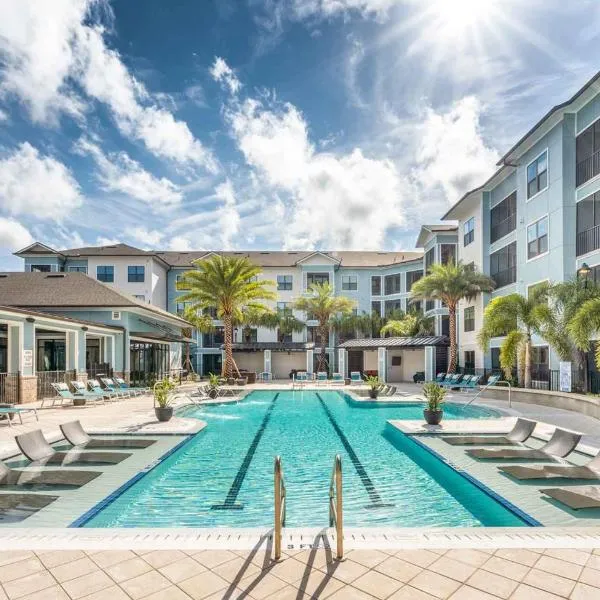 Monarch Apartments 15m to Parks, Pet Friendly, Free Parking by Heavenly Homes, hôtel à Orlando