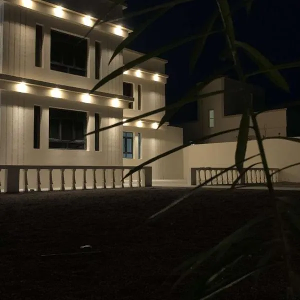 Pink Beaches Guest Houses, ξενοδοχείο σε Al Hadd