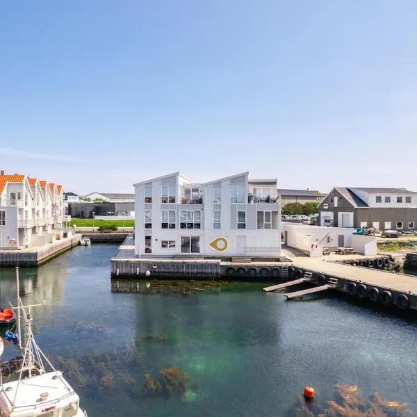 Flott Leilighet, 1 etasje med nydelig sjøutsikt, hotel v destinaci Karmøy
