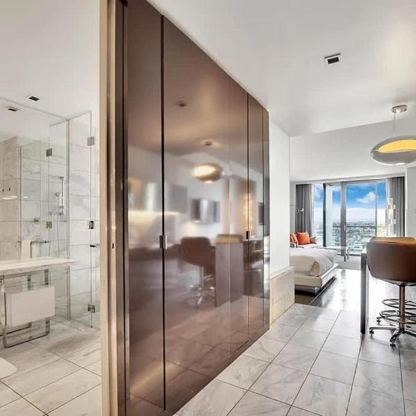 Luxurious Sub-Penthouse Studio Balcony Access, Las Vegas