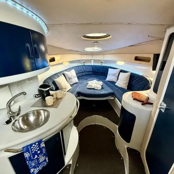 Barco la bella, hotel in Vigo