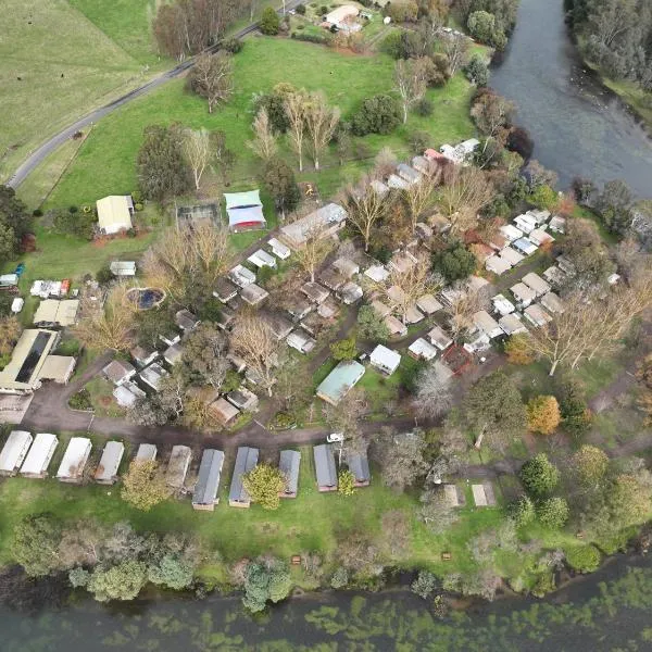 Breakaway Twin Rivers Caravan Park, hotel en Acheron