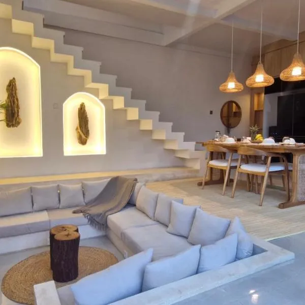 Peaceful 2BR House with Rice Field View Near Beach & Local Spots, hotel v destinaci Mendaya