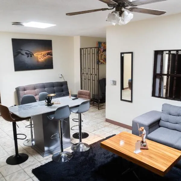 Casa-Alojamiento Tierra Roja zona centro, ξενοδοχείο σε Arandas