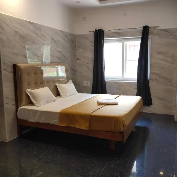 Saraa Grand, ξενοδοχείο σε Kuttālam