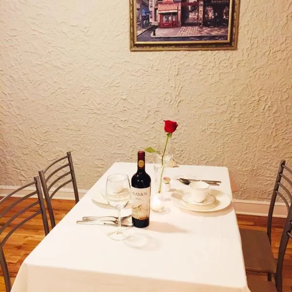 Entire Apartment in heart of Lincoln Park & Lake Sea and beach, hotel a Chicago