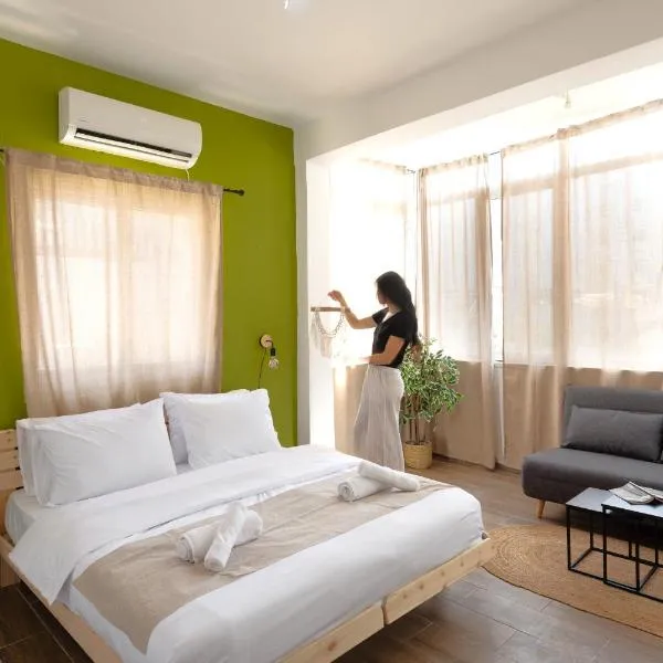 Rena's House - Beach Edition，位于特拉维夫的酒店