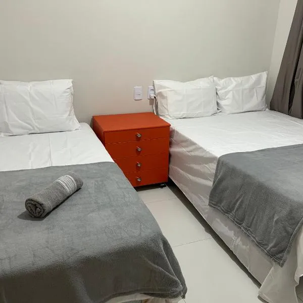 Beira do rio com píer e piscina, hotel v destinaci Barreirinhas