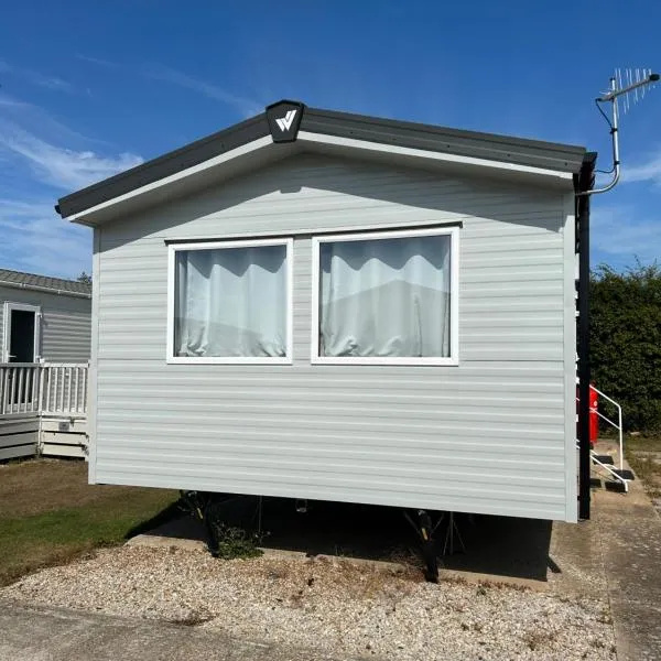 Blosseys Beach House, hotel in South Hayling