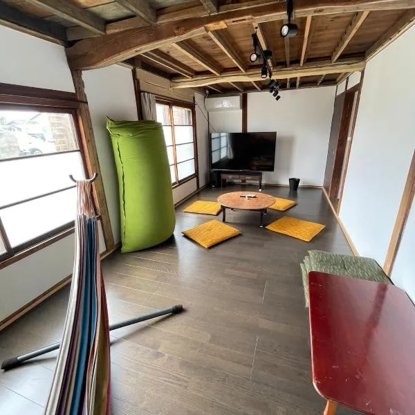 昭和の家anzu 二階建ての一棟貸切, hotell i Fukushima