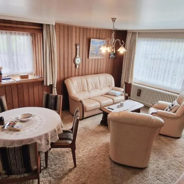 Maison vis-à-vis du lac, hôtel à LʼAbbaye