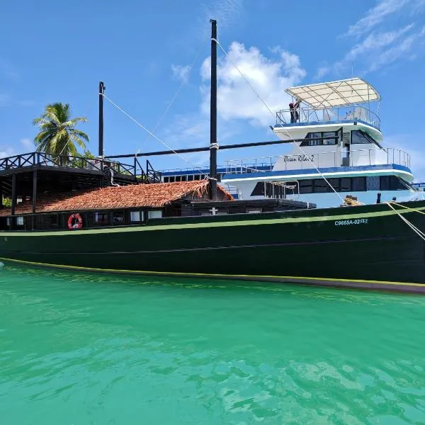 Blue Wave Hotel Maldives- Surf-fishing and beach -Free domestic transport when booked fullboard for a week, hotel in Kudahuvadhoo