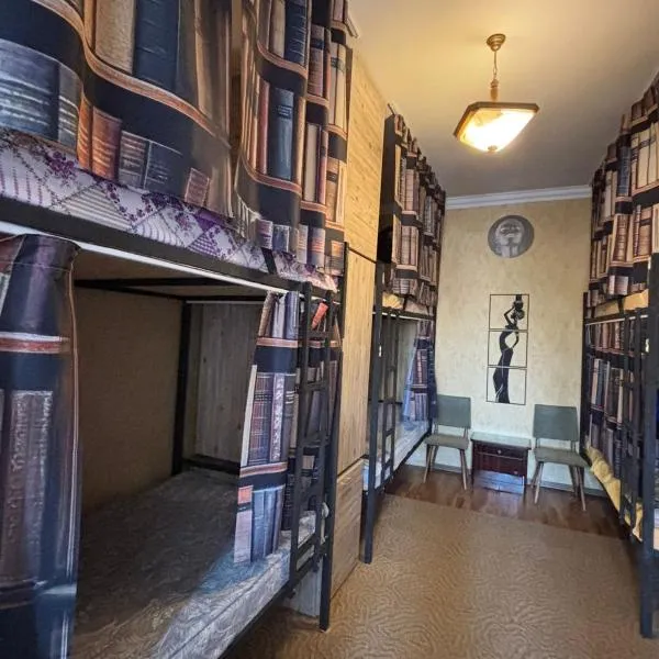 Pariss Library Hostel, hotel v Jerevanu